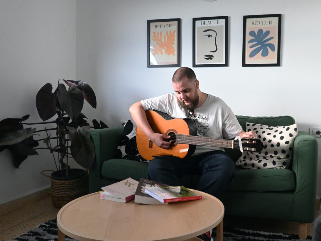 fausto con guitarra